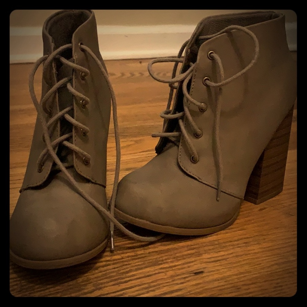 size 7 grey/brown booties